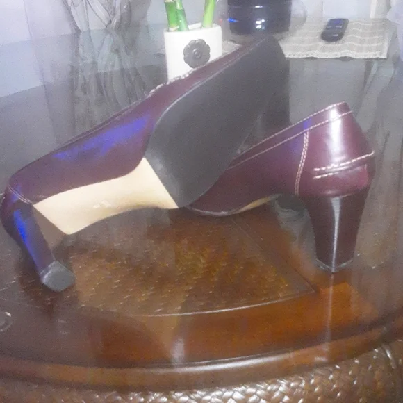 SALE #1: Coach pumps authentic size 8 1/2 with 3" heels - Picture 5 of 7